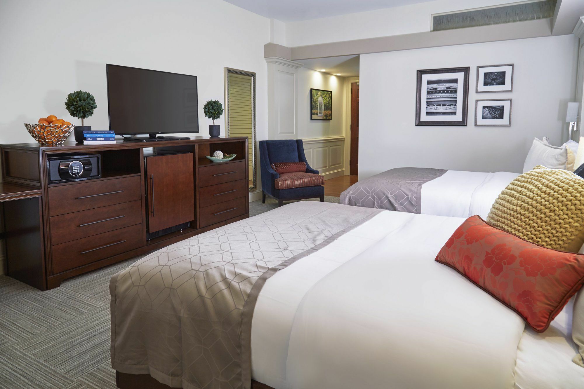 Rizzo Center, A Destination By Hyatt Hotel Chapel Hill Exterior photo